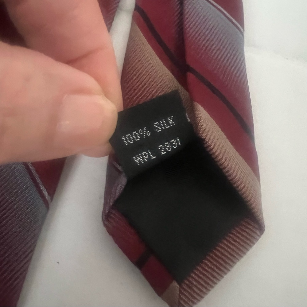 Perry Ellis Portfolio 100% Silk Designer Tie Maroon Striped Retro Office Necktie - Picture 5 of 5